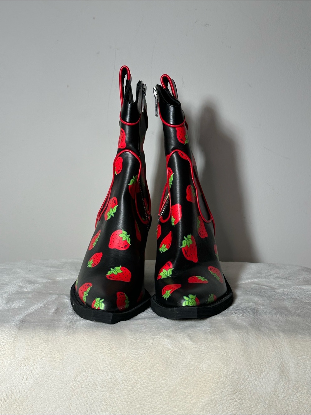 🍓 Strawberry Shortcake x Dolls Kill Meadow Greeting Size 7 🍓 - Picture 6 of 6
